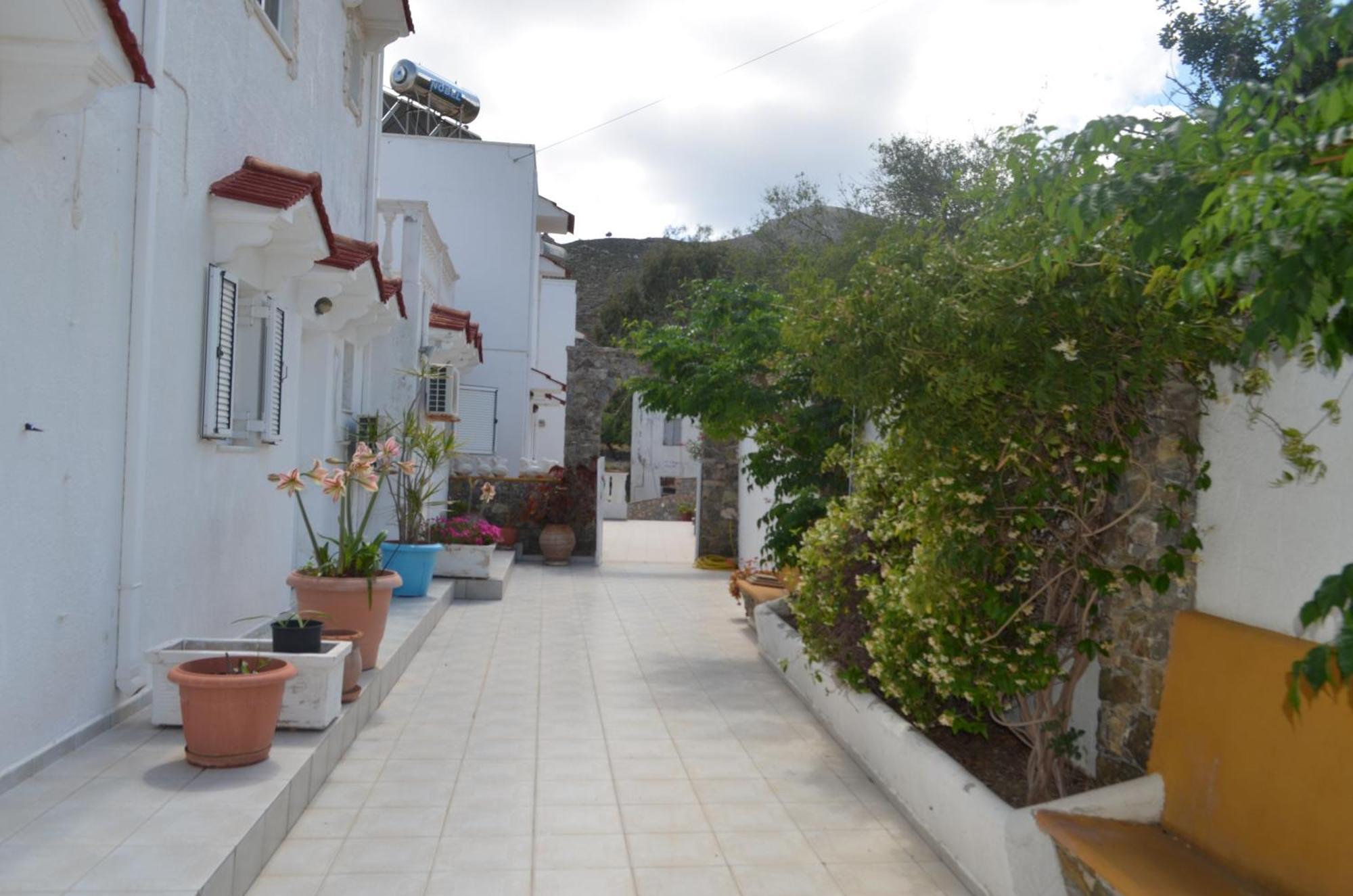 Livadia  Nikos Studios מראה חיצוני תמונה